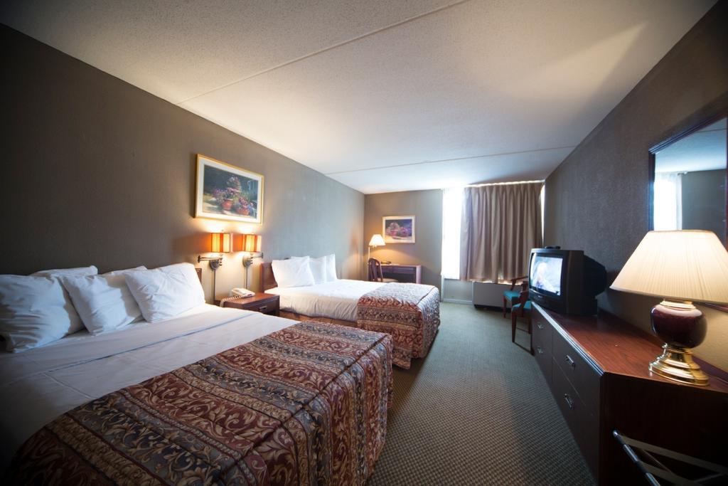Boarders Inn And Suites - Marion Room photo